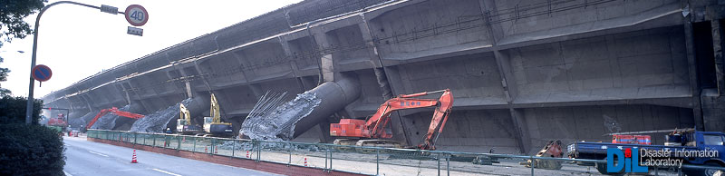 阪神高速神戸線倒壊の様子